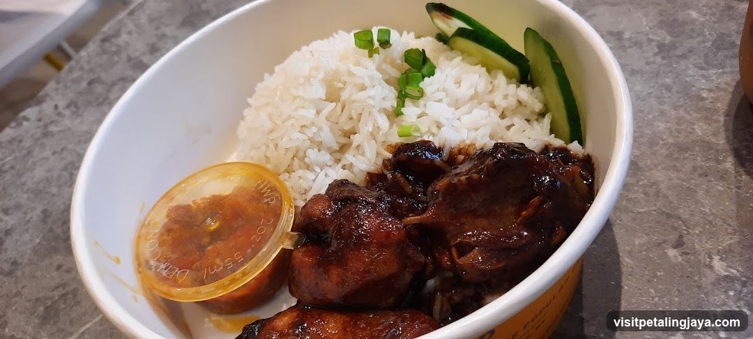 Rice Bowl with Meat and Cucumber