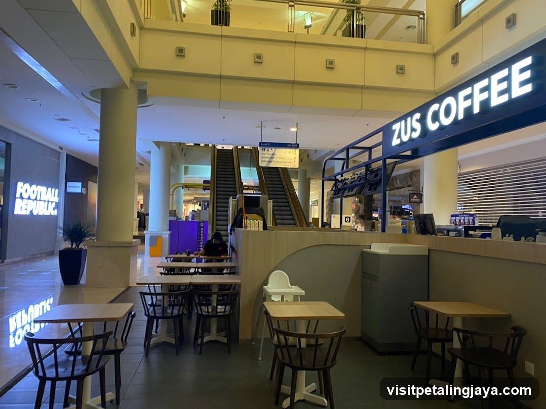 Zus Coffee Interior