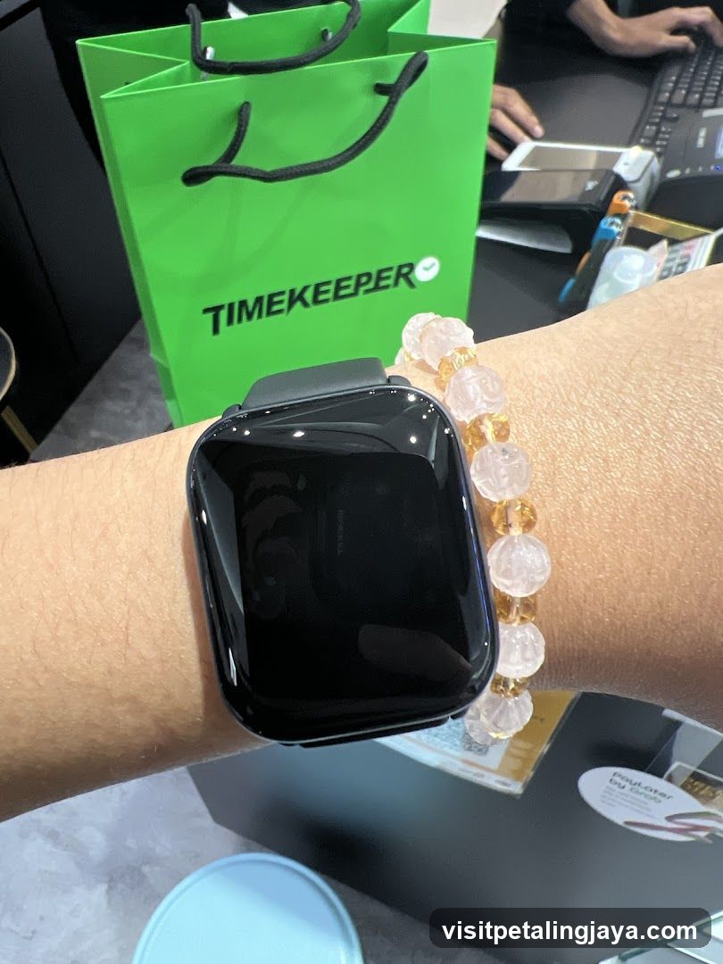 Smartwatch Display with Timekeeper Bag