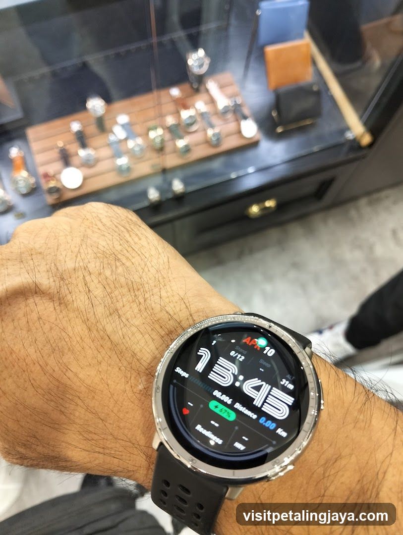 Smartwatch Display in Storefront