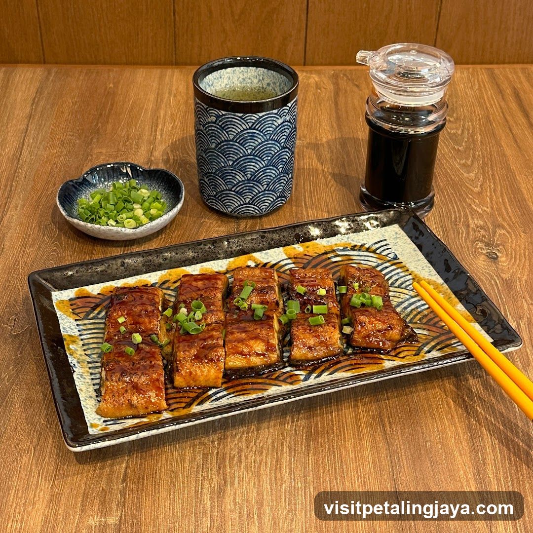 Eel Dish with Soy Sauce and Green Onions