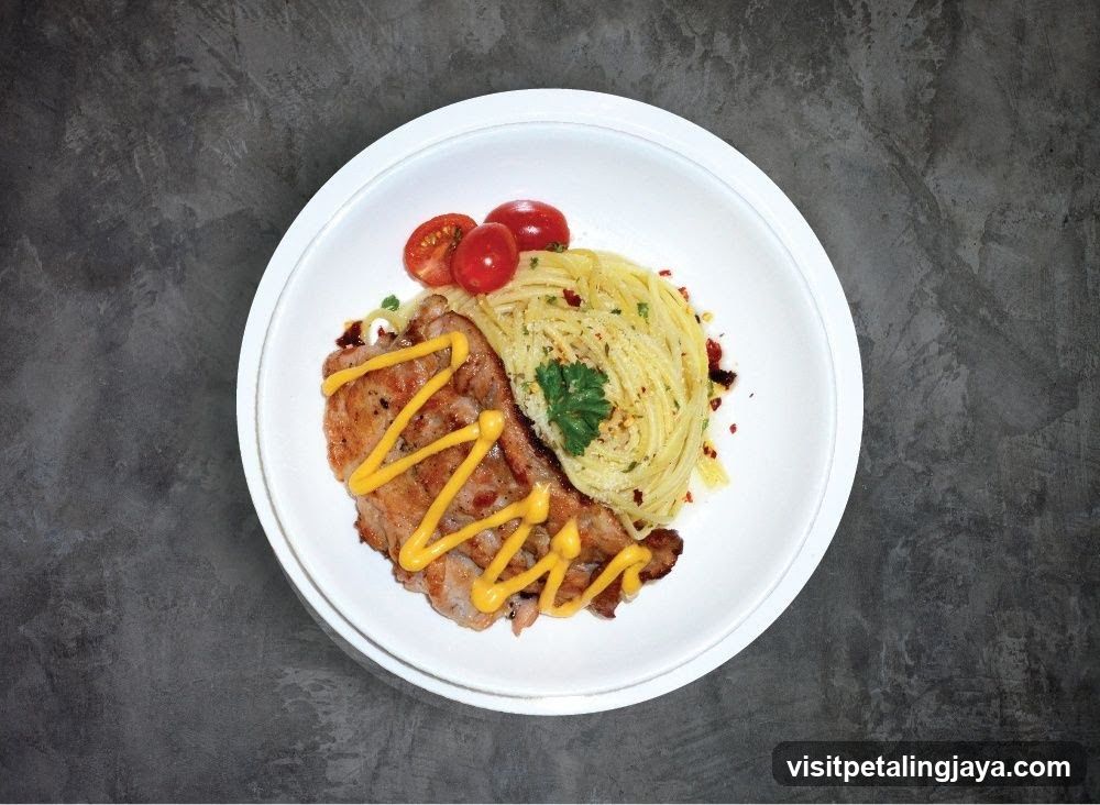 Pasta and Meat Dish with Tomatoes