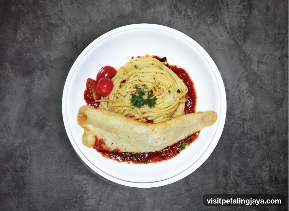 Spaghetti with Fish and Cherry Tomatoes