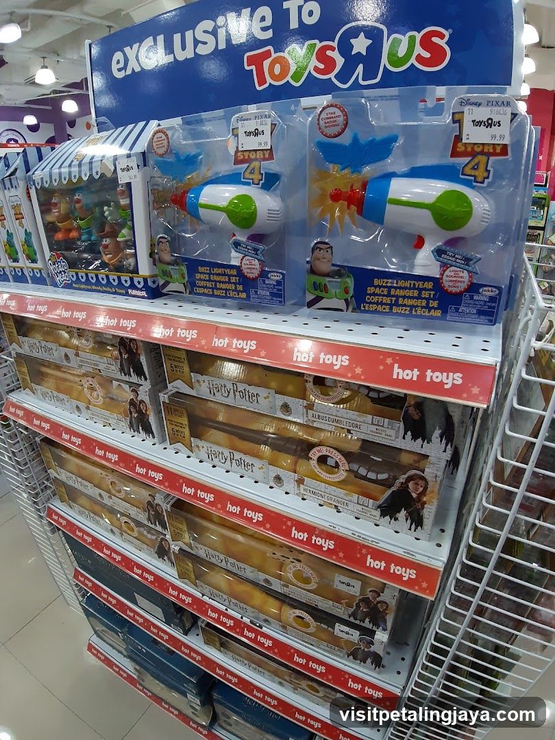 Toys R Us Store Interior Display
