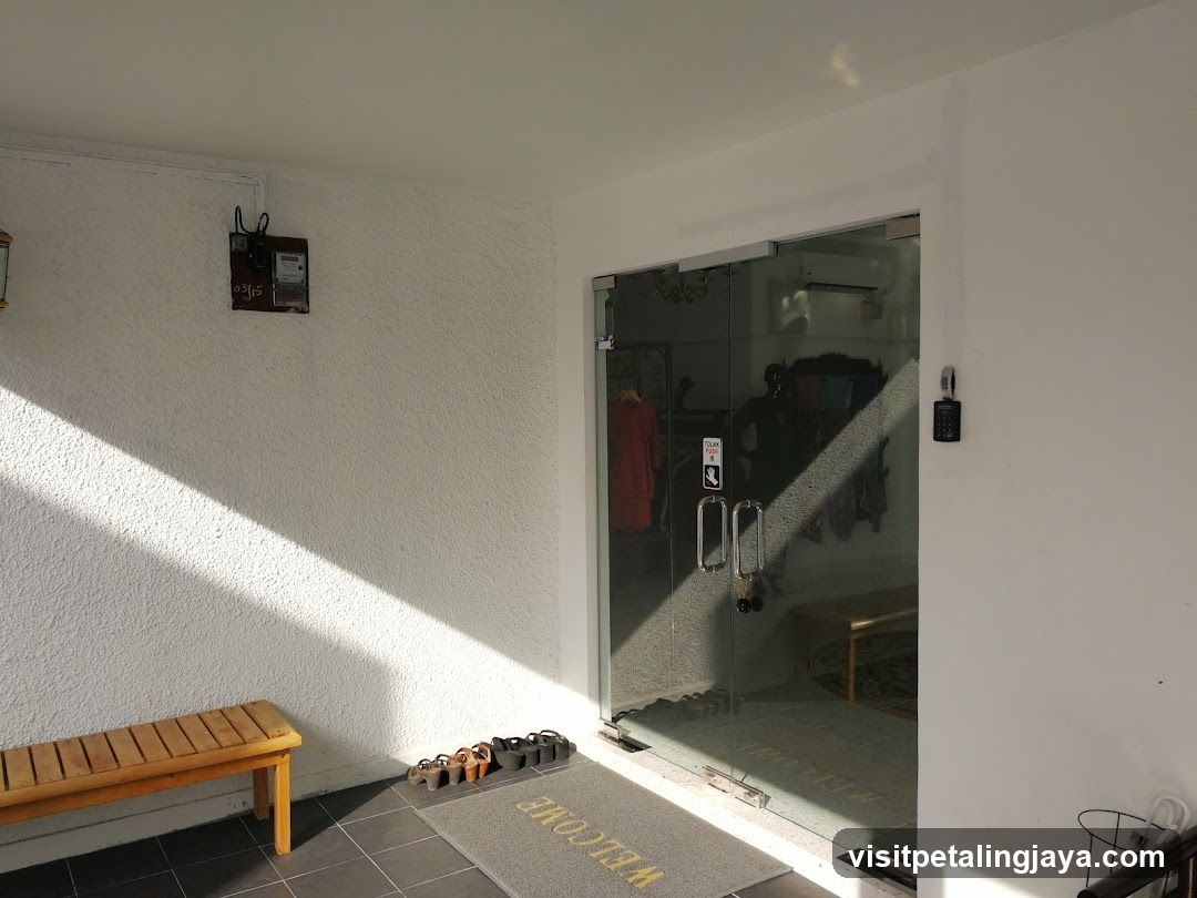 Entrance to a building with glass doors and bench