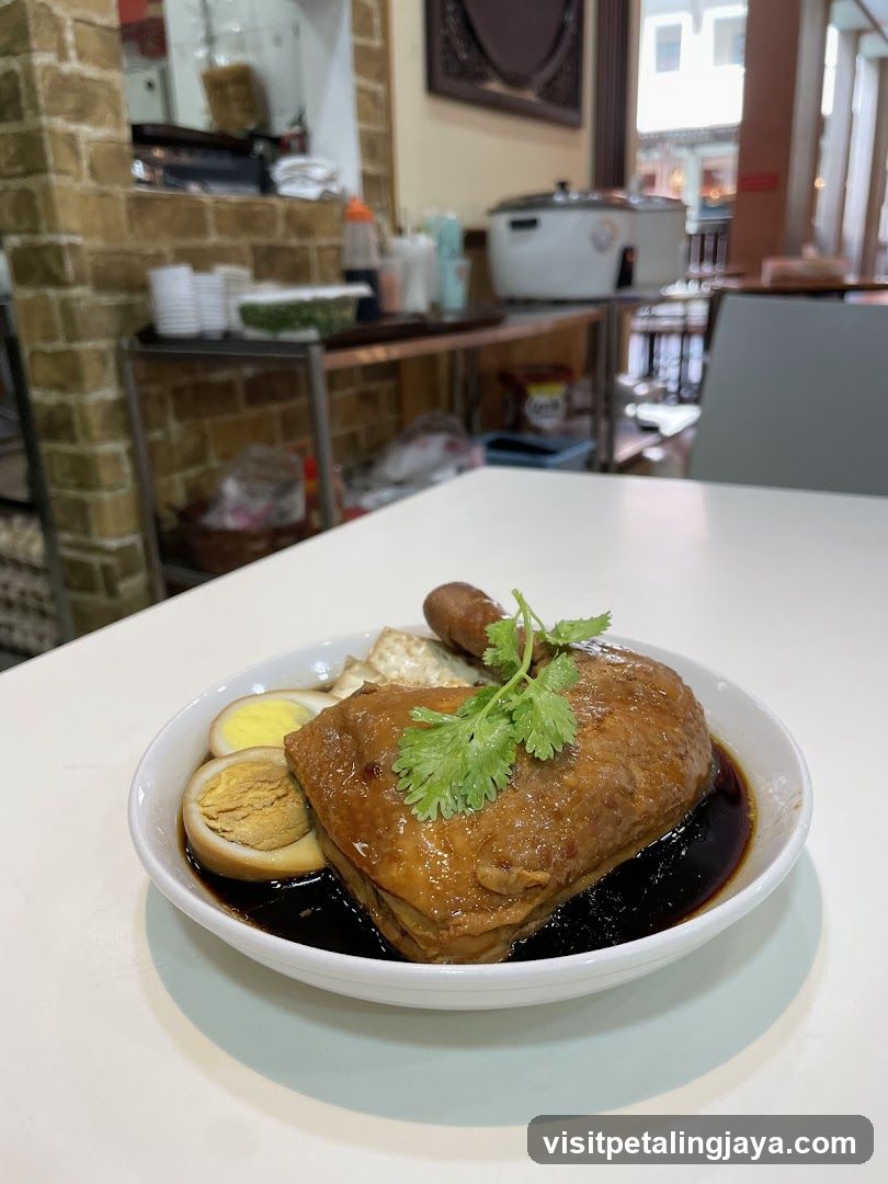 Braised Pork with Egg and Sausage