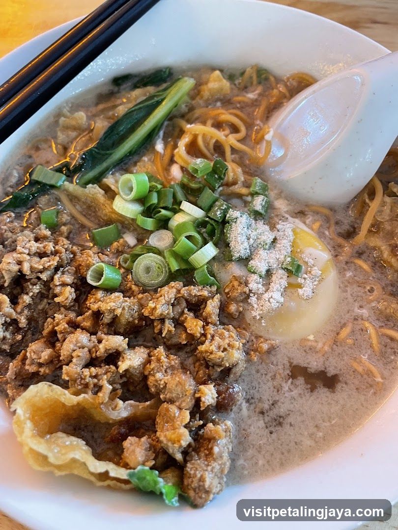 Noodle Bowl with Minced Meat and Egg
