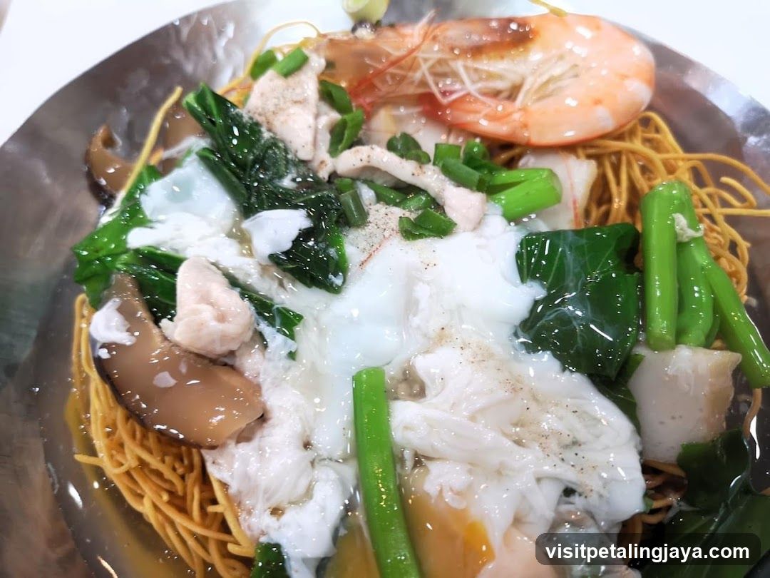 Noodle Dish with Shrimp and Egg