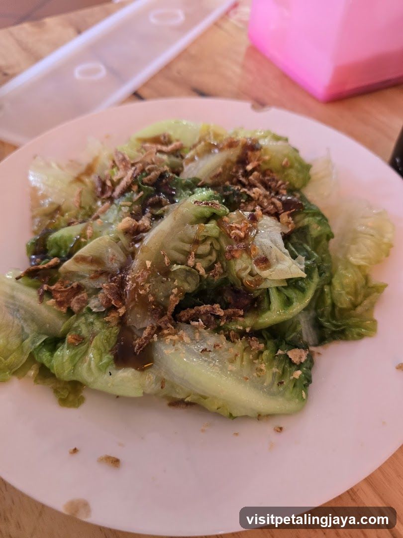 Salad with Crispy Toppings