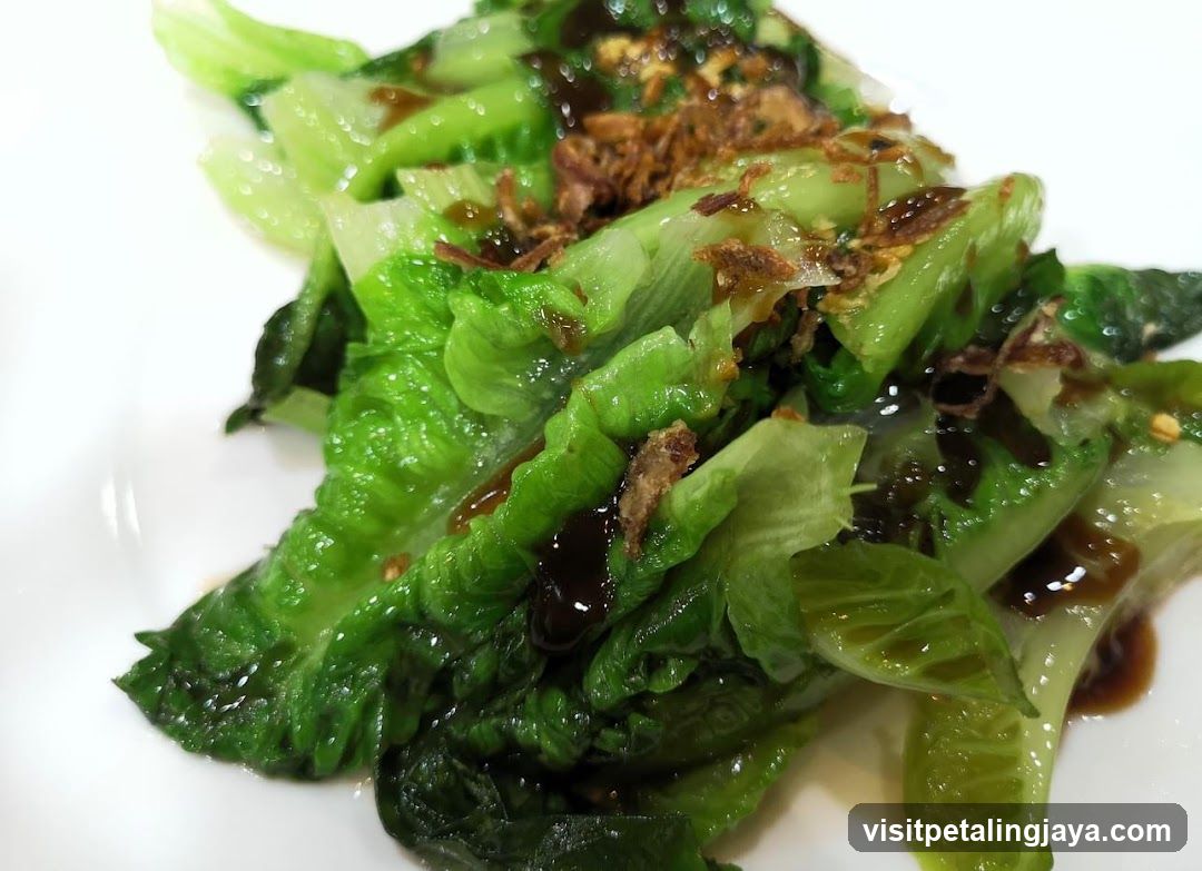 Stir-fried Lettuce with Soy Sauce and Fried Shallots