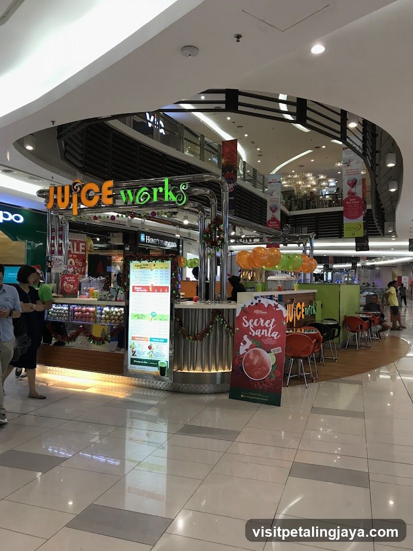 Juice Works Storefront in Mall
