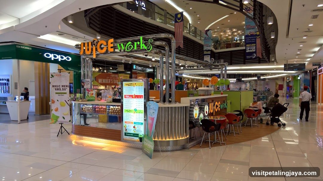 Juice Works Kiosk in Mall