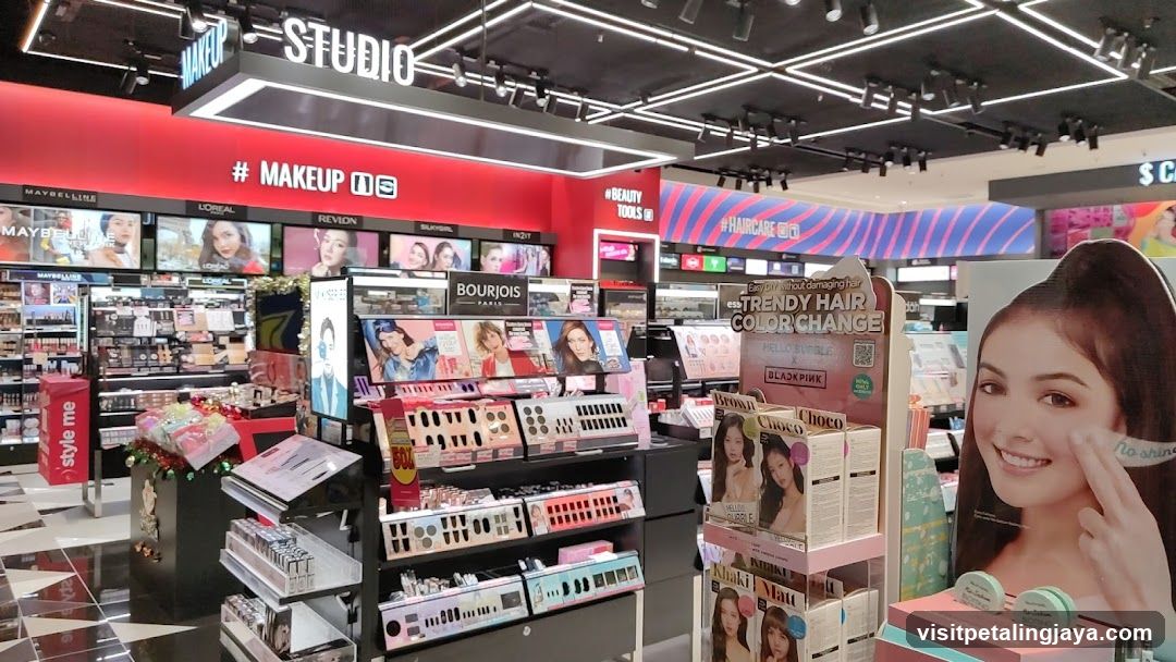 Beauty Store Interior Display