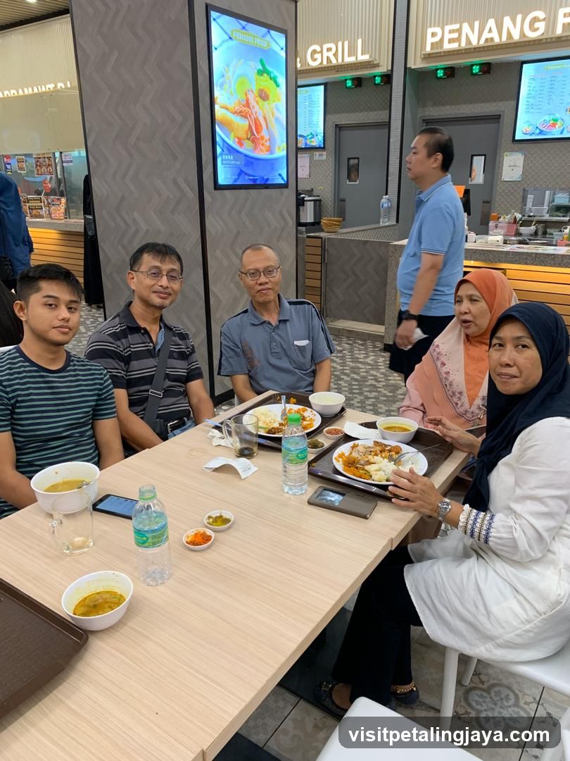 Group dining at food court