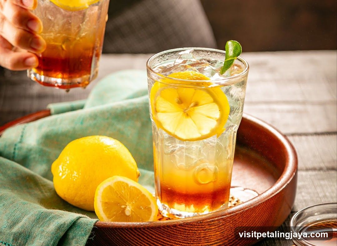 Lemon Iced Tea with Garnish