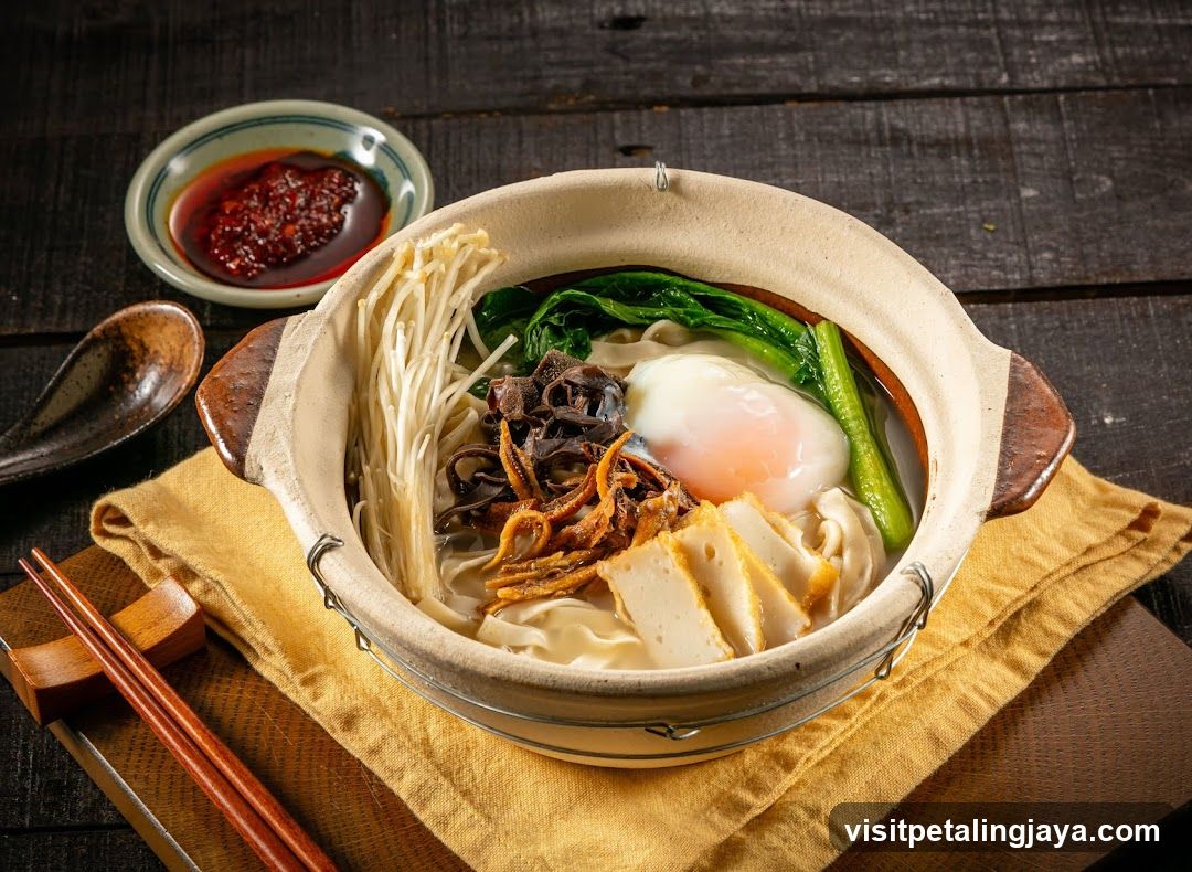 Noodle Bowl with Egg and Vegetables
