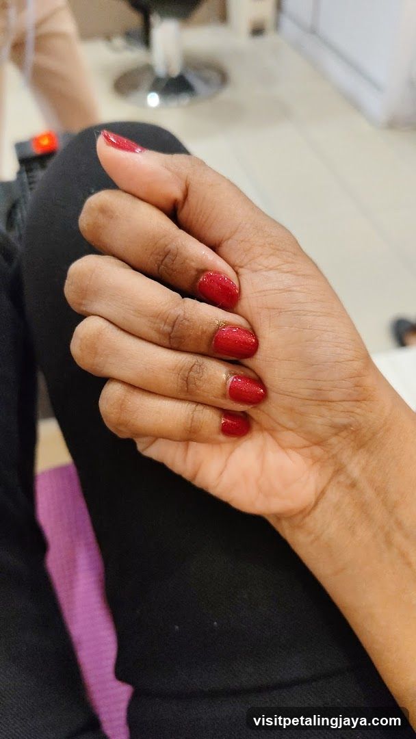 Glitters Nails & Waxing Salon - Paradigm Mall