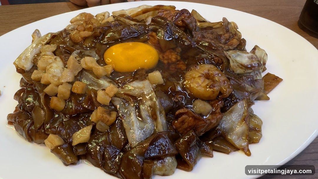Egg and Shrimp Stir-fried Noodles