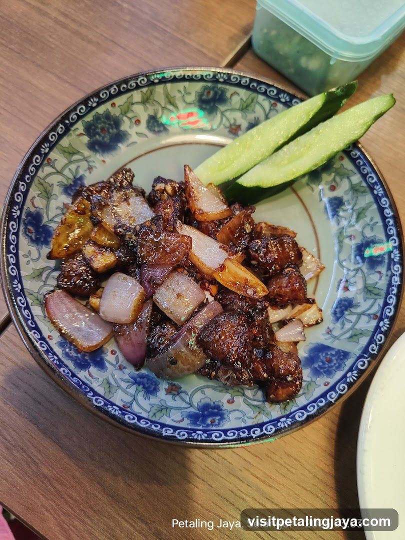 Stir-fried Meat with Onions and Cucumber