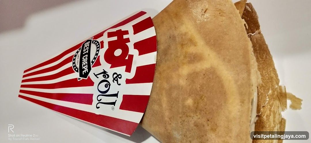 Crepes in branded paper cone