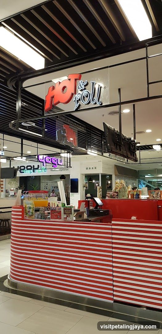 Hot & Roll Store Interior