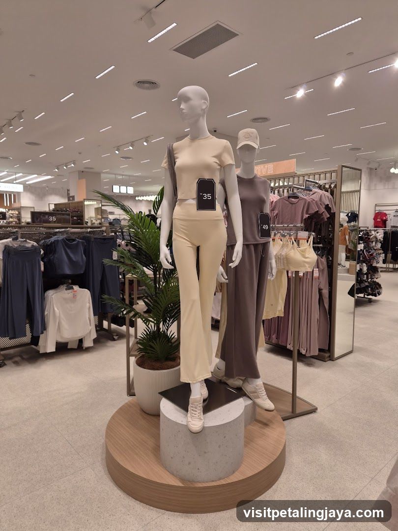 Max Fashion Paradigm Mall