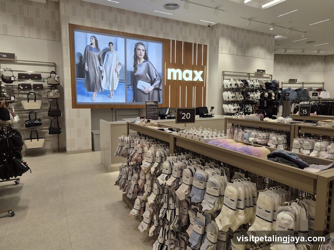 Max Store Interior