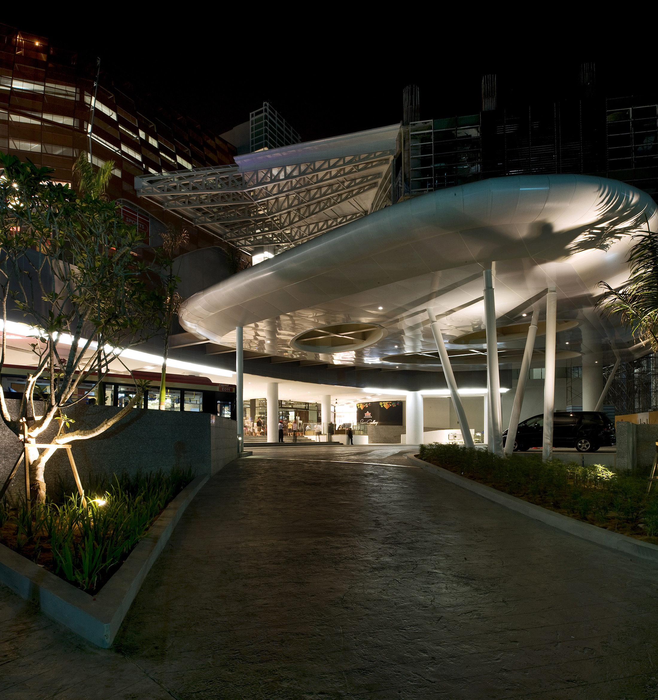 Night drop-off canopy at Paradigm Mall, Jalan SS7/26A, Kelana Jaya
